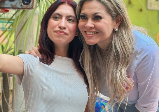 Celenia Contreras con una vecina de Tlaquepaque